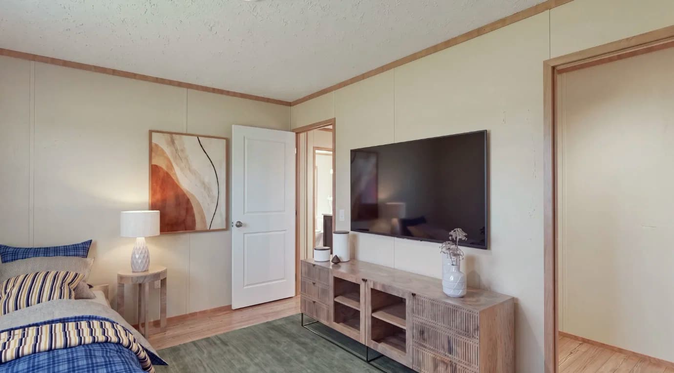 Expedition bedroom home features