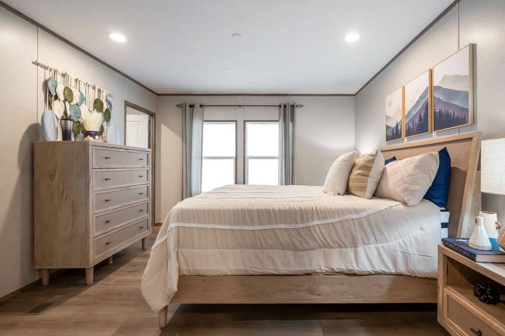 Vista bedroom home features