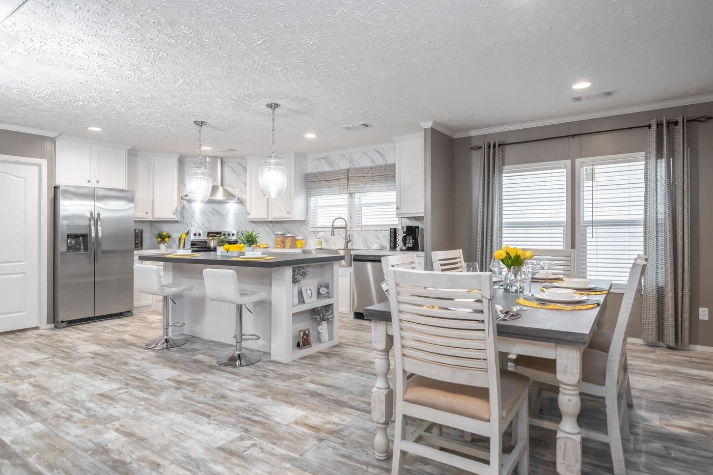 Cascade kitchen home features