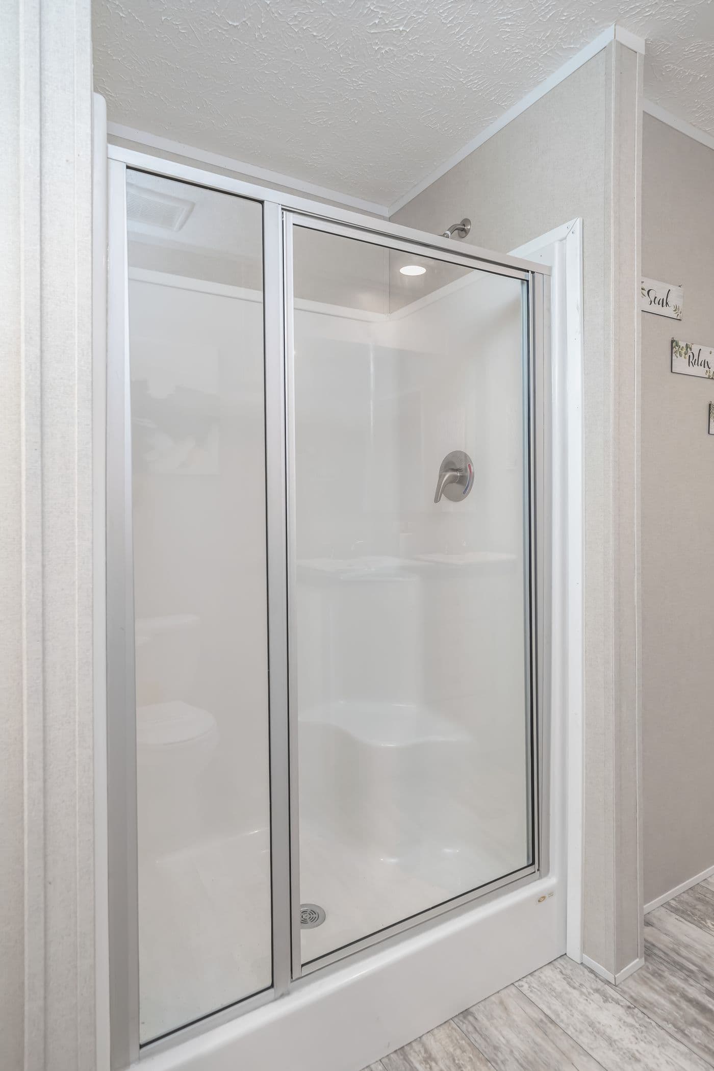 Benjamin bathroom home features