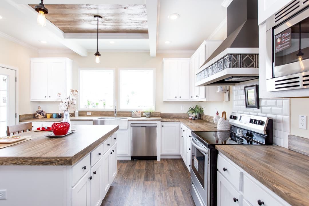 Southern charm 3br kitchen home features