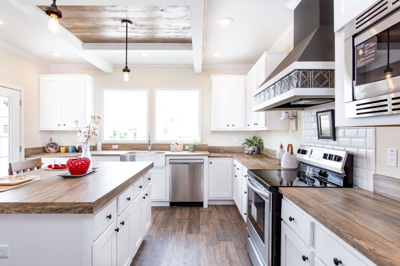 Southern charm 3br kitchen home features