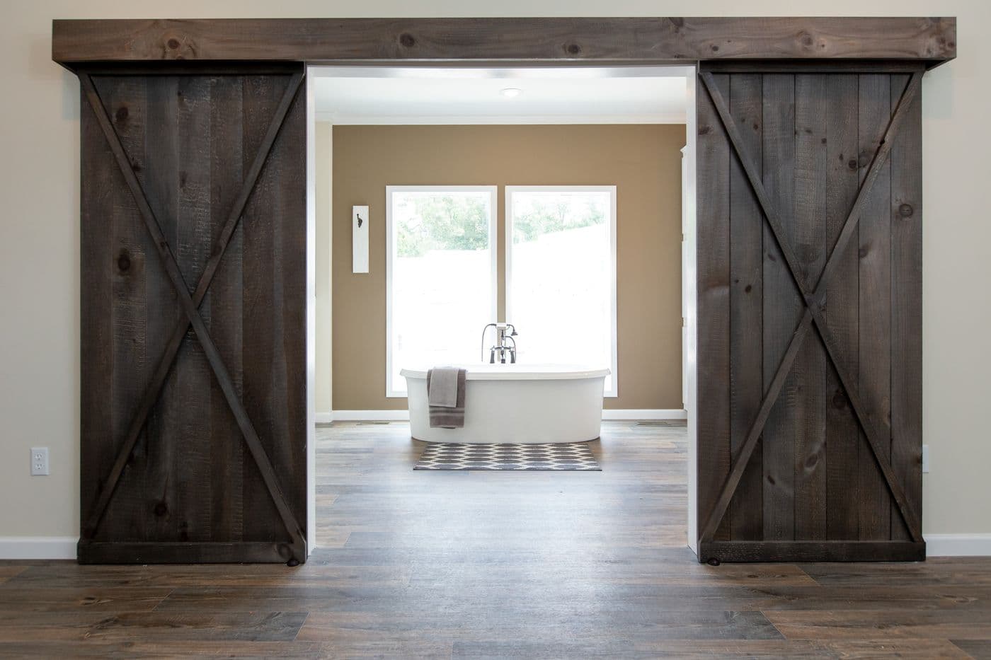 Southern charm 4br interior home features