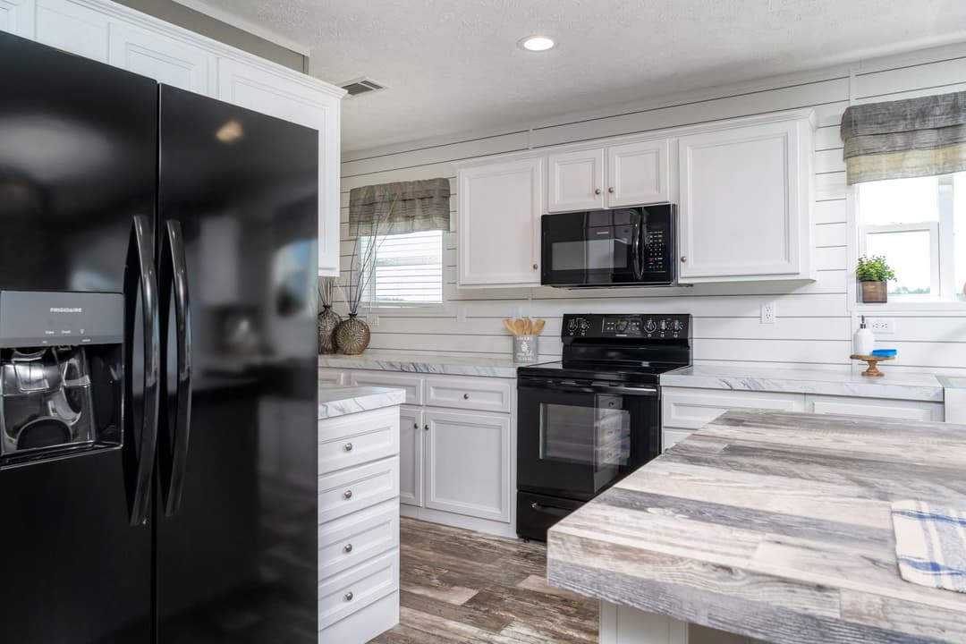 Locklear kitchen home features