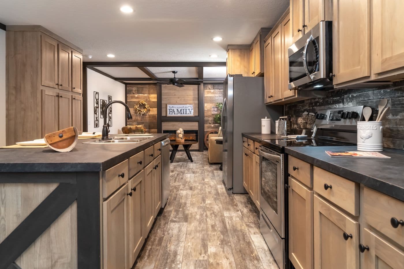 Boujee 2 kitchen home features