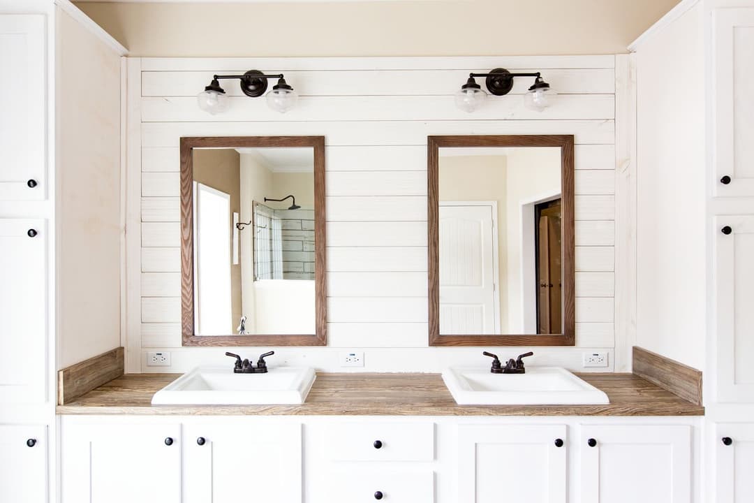 Southern charm 3br bathroom home features
